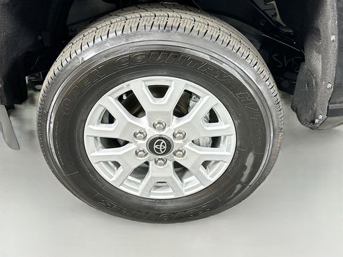 Certified 2025 Toyota Tacoma SR5 AWD/4WD image 29