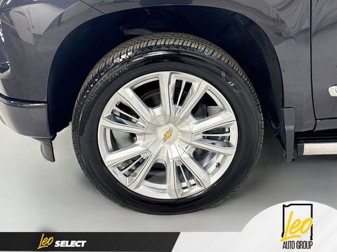 Used 2024 Chevrolet Silverado 1500 High Country w/ High Country Premium Package AWD/4WD image 33