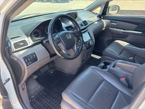Used 2014 Honda Odyssey Touring Elite image 3