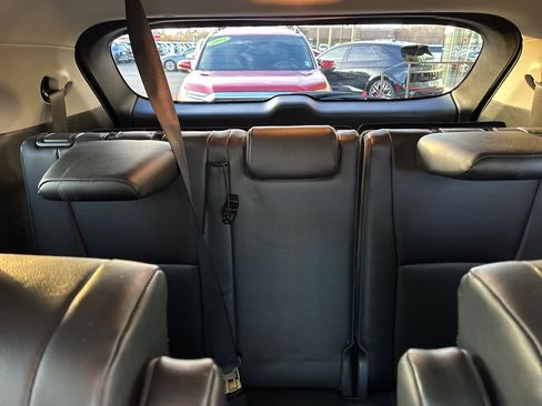 Used 2023 Toyota Highlander XLE image 22
