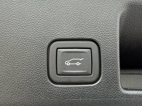 Certified 2024 Chevrolet Equinox EV RS FWD image 28