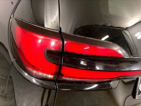 Used 2024 Chrysler Pacifica Touring-L FWD image 28