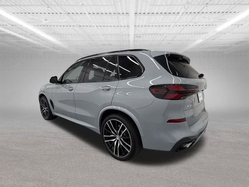 Used 2024 BMW X5 xDrive40i w/ M Sport Package AWD/4WD image 3