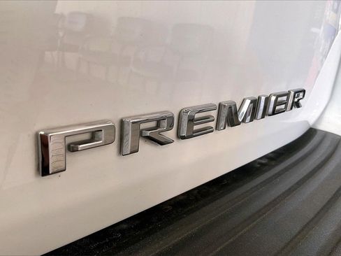 Used 2022 Chevrolet Suburban Premier image 22