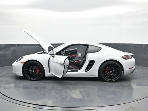 Certified 2021 Porsche 718 Cayman RWD image 25
