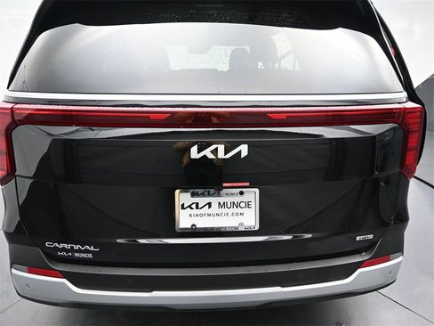New 2026 Kia Carnival LXS image 9