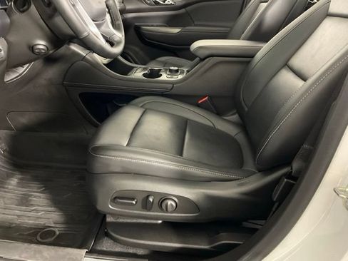 Used 2023 GMC Acadia SLT w/ Elevation Edition AWD/4WD image 32