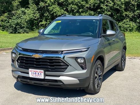 Used 2024 Chevrolet TrailBlazer LT w/ Convenience Package AWD/4WD image 3