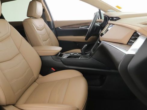 Used 2024 Cadillac XT5 Premium Luxury image 32