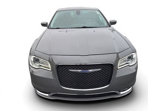 Used 2019 Chrysler 300 Touring w/ Driver Convenience Group RWD image 9