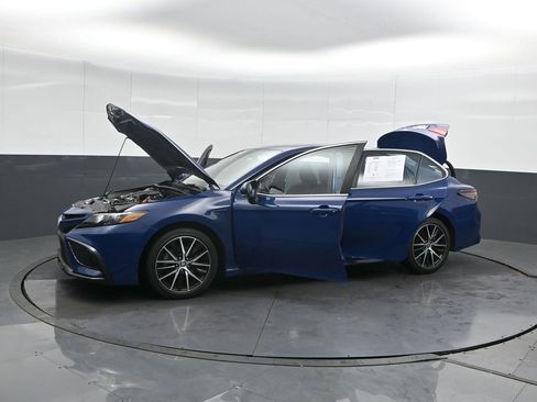 Used 2023 Toyota Camry SE w/ Cold Weather Package image 50