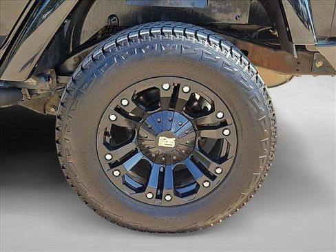 Used 2012 Jeep Wrangler Unlimited Rubicon w/ Dual Top Group AWD/4WD image 23