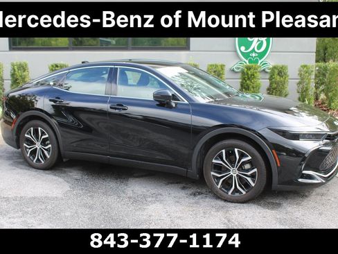 Used 2023 Toyota Crown Limited image 2