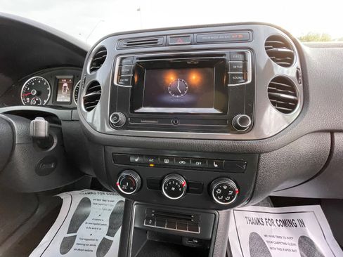 Used 2016 Volkswagen Tiguan S image 20