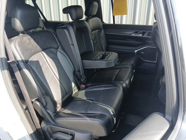 Used 2024 Jeep Wagoneer L Series II AWD/4WD image 27