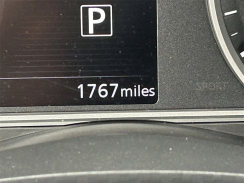 Used 2025 Nissan Versa SR w/ Trunk Package image 28