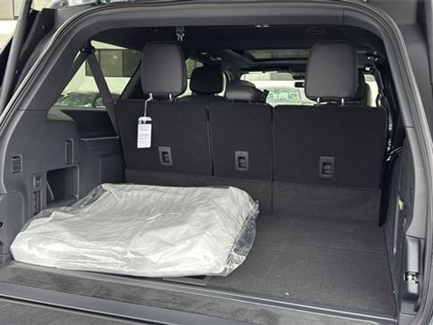 New 2025 Lincoln Navigator L Reserve w/ Jet Appearance Package image 16