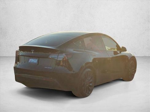 Used 2024 Tesla Model Y Performance image 5