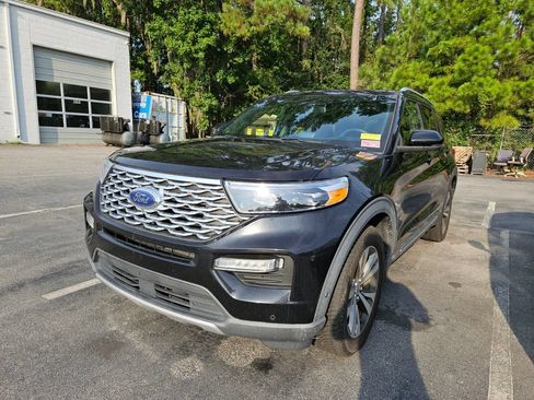 Used 2020 Ford Explorer Platinum w/ Premium Technology Package AWD/4WD image 2