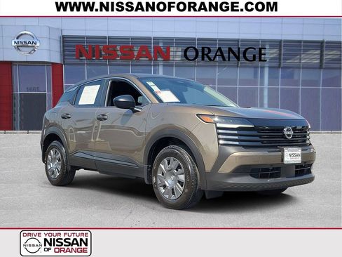 Certified 2025 Nissan Kicks S FWD image 1