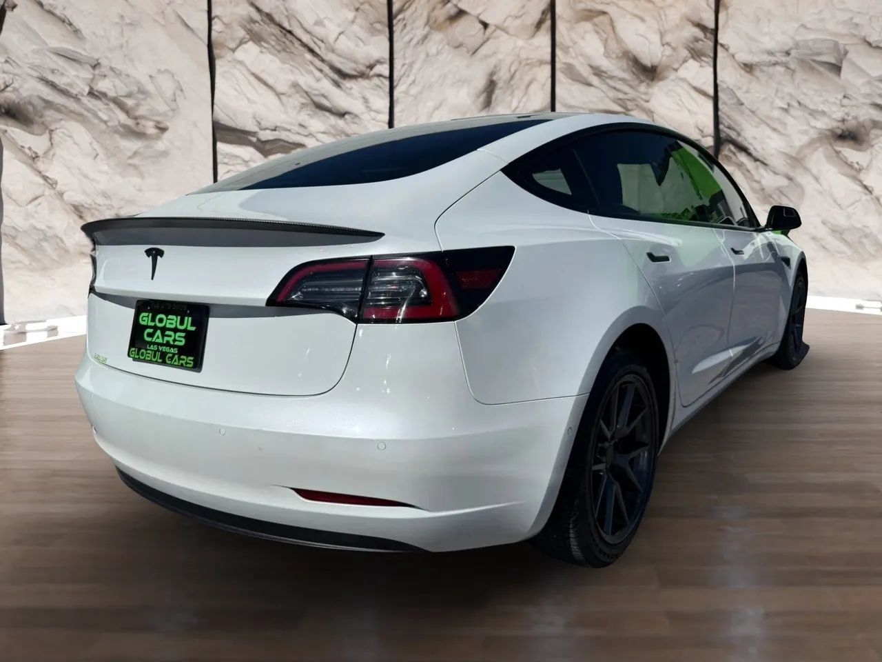 Used 2021 Tesla Model 3 Standard Range Plus RWD image 5