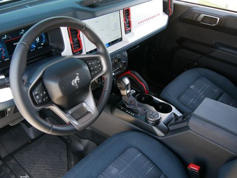 Used 2025 Ford Bronco Heritage Edition AWD/4WD image 13