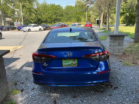 Used 2023 Honda Civic Sport image 4