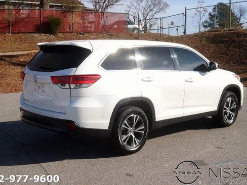 Used 2019 Toyota Highlander LE image 7