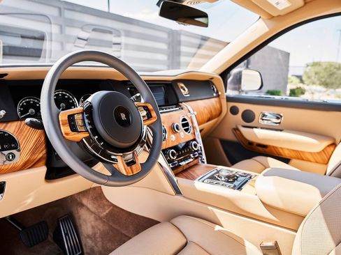 Used 2020 Rolls-Royce Cullinan AWD/4WD image 2