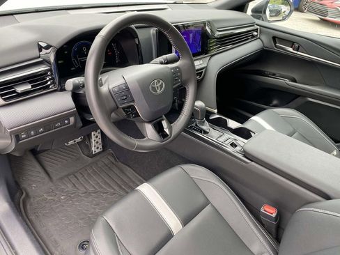 Used 2025 Toyota Camry SE FWD image 19