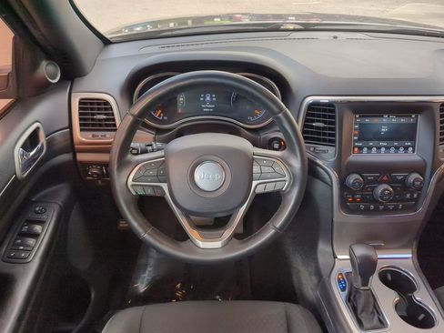 Used 2019 Jeep Grand Cherokee Laredo image 16