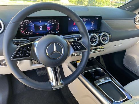 Certified 2025 Mercedes-Benz GLA 250 image 38