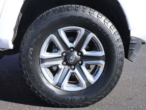 Used 2018 Toyota Tacoma Limited image 24