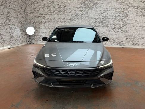 Used 2025 Hyundai Elantra Sport FWD image 2