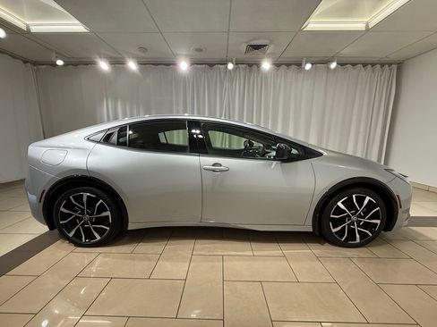 Used 2024 Toyota Prius Prime FWD image 6