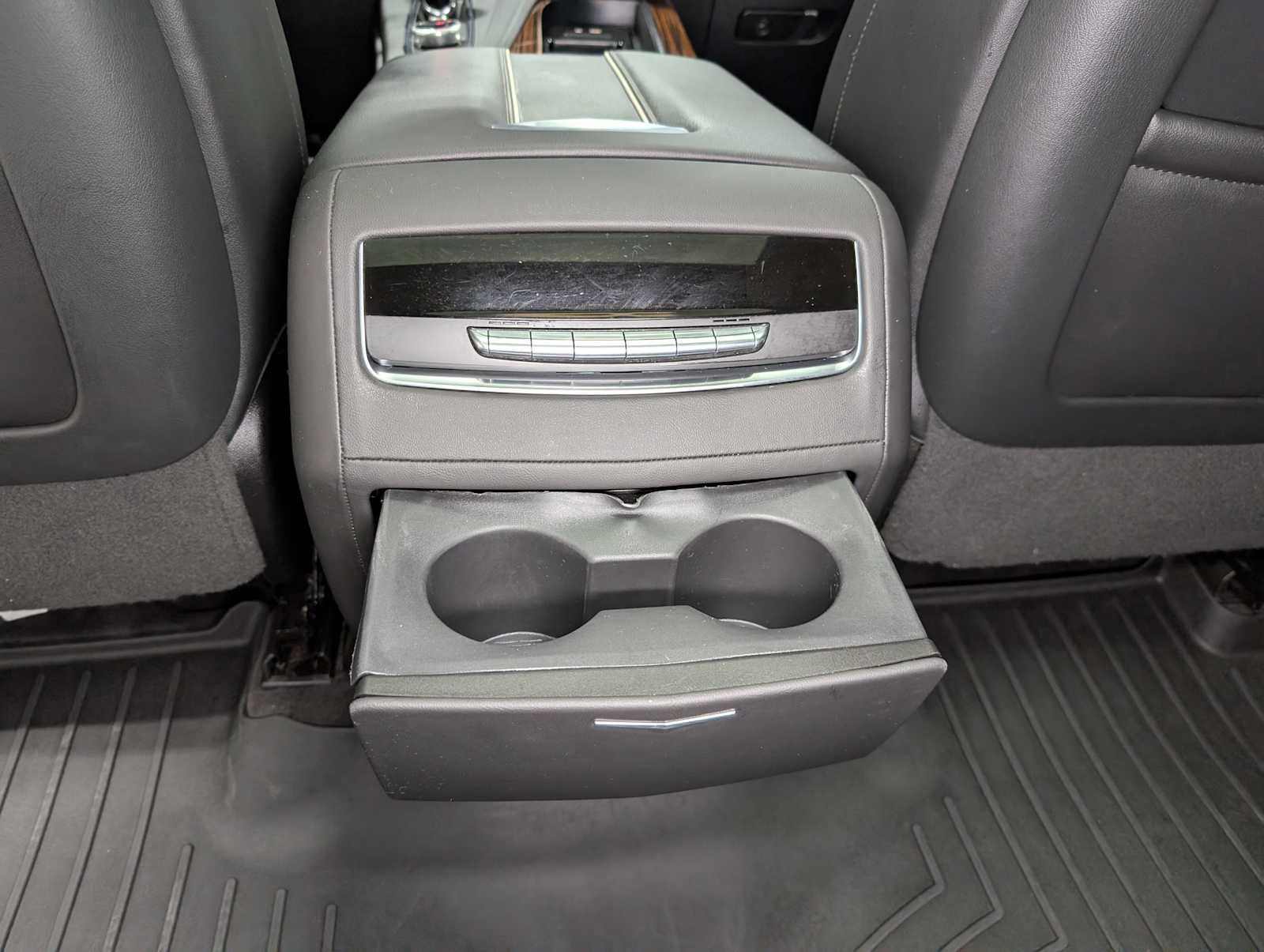 Used 2023 Cadillac Escalade Premium Luxury AWD/4WD image 22