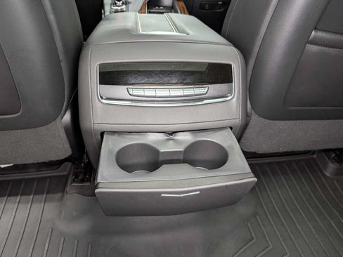 Used 2023 Cadillac Escalade Premium Luxury AWD/4WD image 22