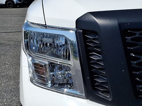 Used 2017 Nissan Titan S AWD/4WD image 10