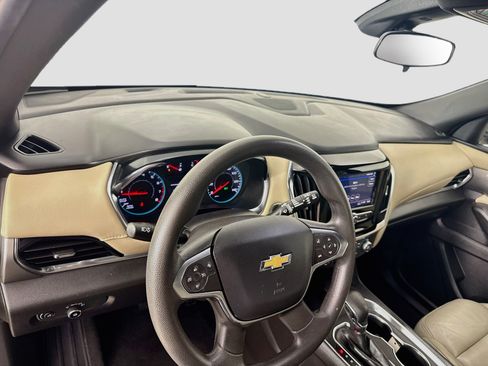 Used 2023 Chevrolet Traverse LS FWD image 11