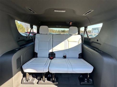 New 2026 Chevrolet Suburban Premier image 23