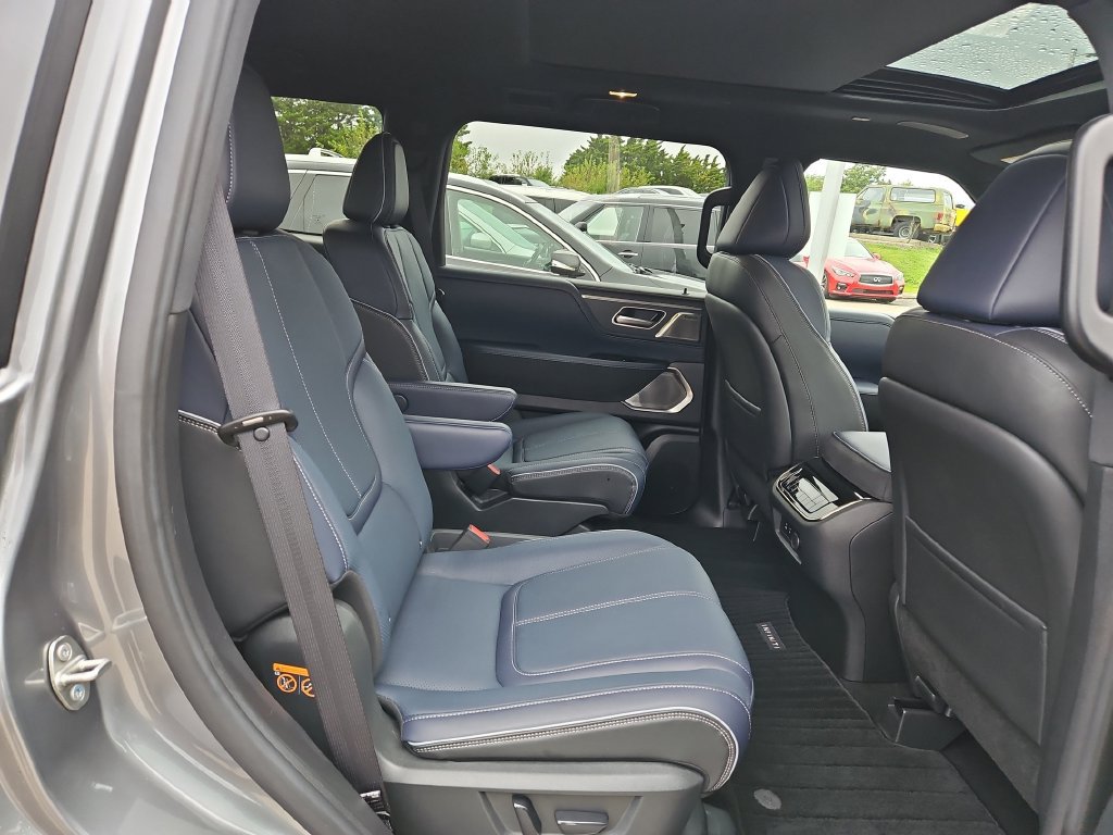 Certified 2026 INFINITI QX80 4WD w/ Sport Exterior Package image 29
