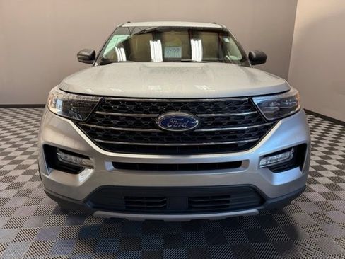 Used 2023 Ford Explorer XLT w/ Equipment Group 202A AWD/4WD image 4