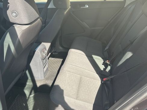 Used 2017 Volkswagen Tiguan S image 10