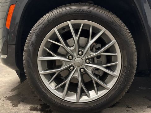 Used 2025 Jeep Grand Cherokee L Summit w/ Advanced Protech Group IV image 9