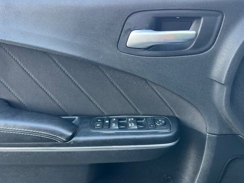 Used 2017 Dodge Charger SXT image 12