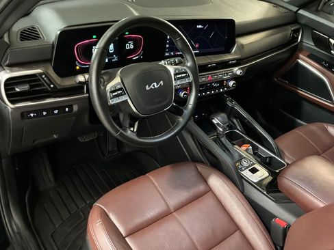 Used 2023 Kia Telluride EX w/ EX Captain's Chair Package image 15