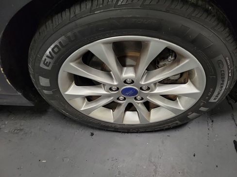 Used 2017 Ford Fusion SE image 12