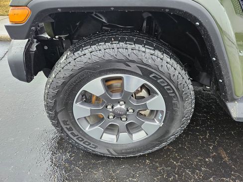 Used 2022 Jeep Wrangler Unlimited Sahara w/ Cold Weather Group image 9