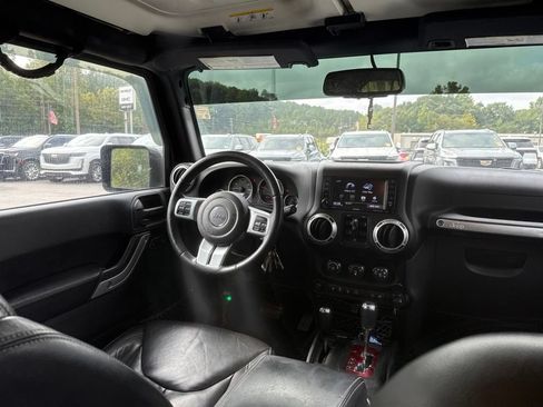 Used 2016 Jeep Wrangler Unlimited Rubicon AWD/4WD image 5