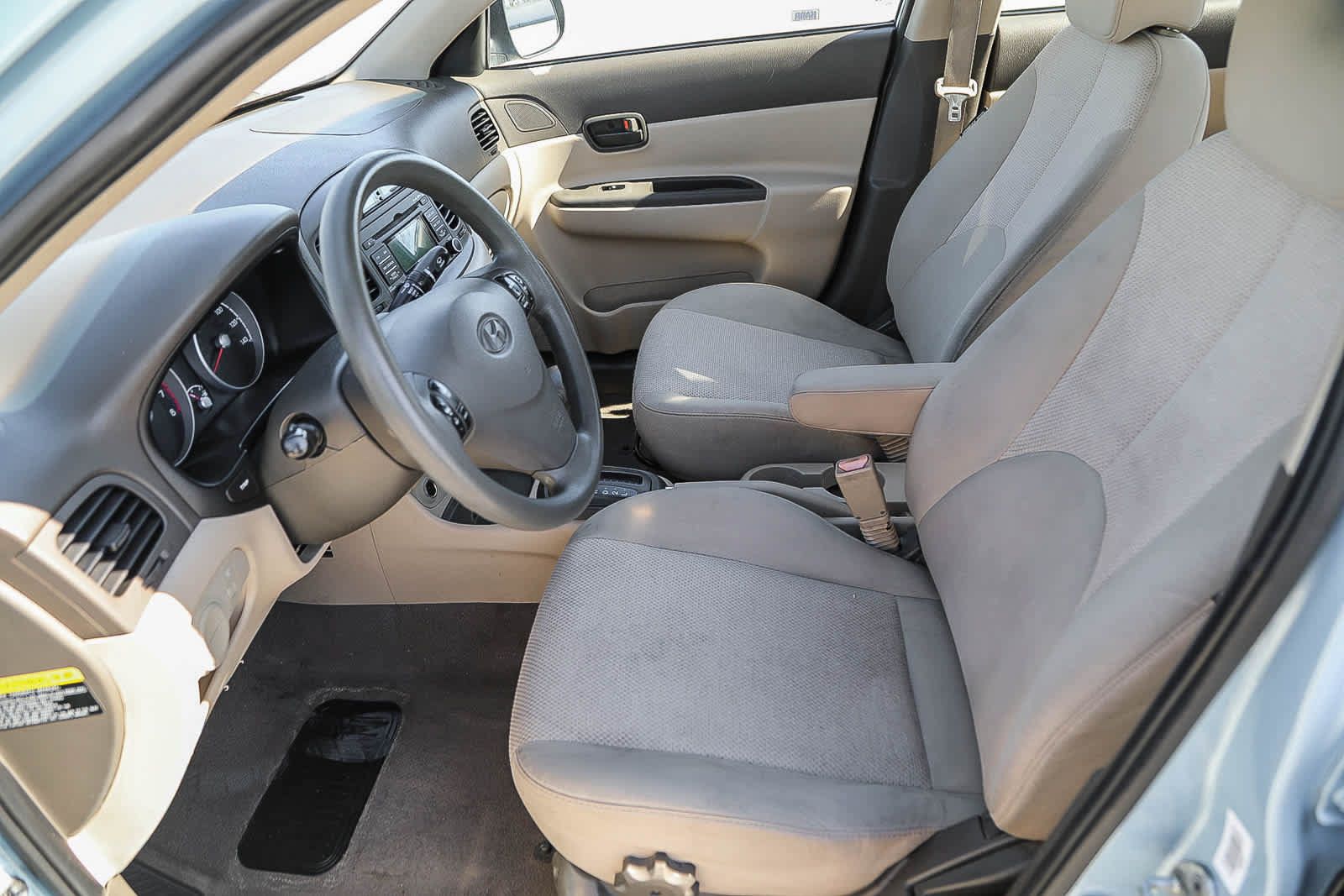 Used 2011 Hyundai Accent GLS w/ Premium Pkg 4 FWD image 16